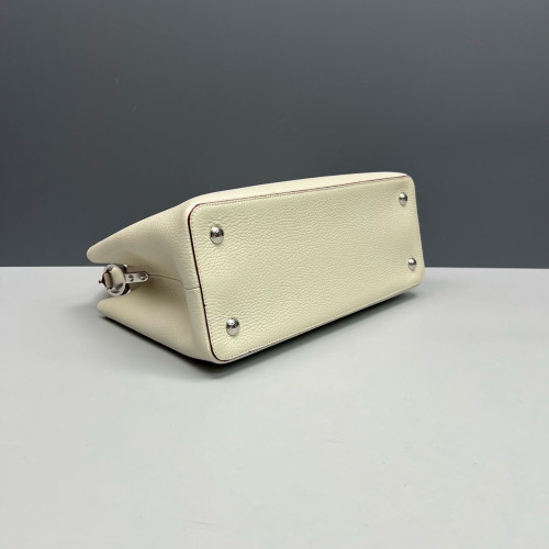 Louis Vuitton Capucines MM Grained Calfskin Ivory