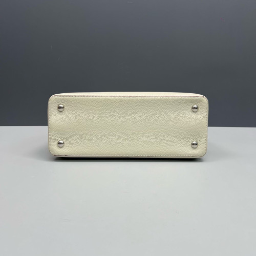 Louis Vuitton Capucines MM Grained Calfskin Ivory