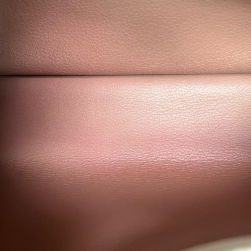 Louis Vuitton Capucines MM Grained Calfskin Ivory