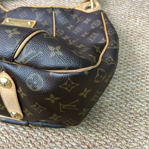 Louis Vuitton Galliera PM Monogram Brown