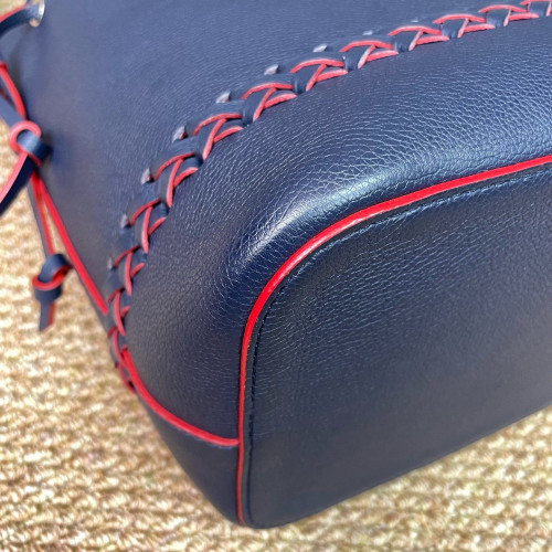 Louis Vuitton Lockme Bucket Cuir Dark Blue