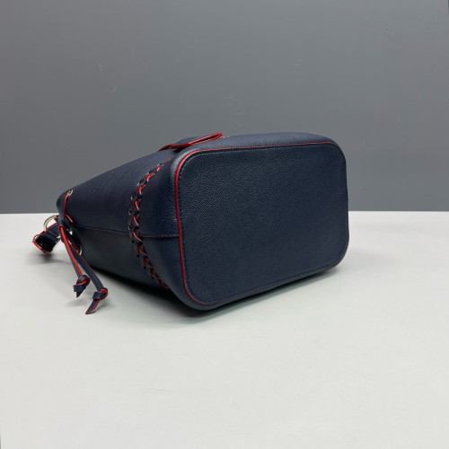 Louis Vuitton Lockme Bucket Cuir Dark Blue
