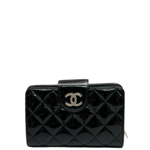 Chanel Quilted Compact Wallet Patent Calfskin Black